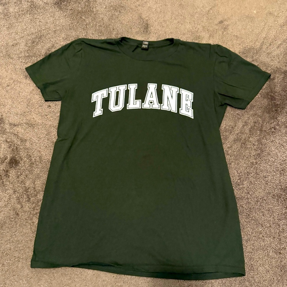 Tulane University short sleeve tee shirt. Size medium